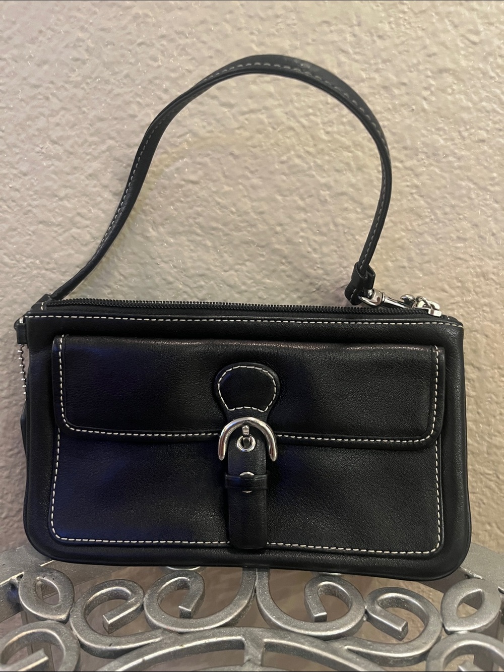 Coach Classic Black Women's Leather Wristlet with Contrast Stitching
